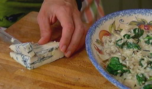 рис с горгонзолой, шампиньонами и шпинатом