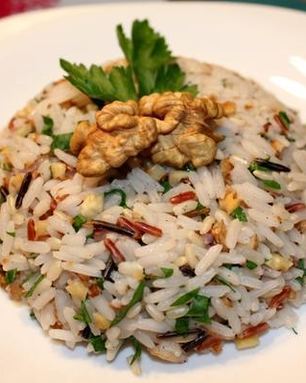 Рис с грецкими орехами