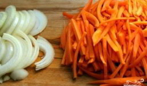 рис с грибами в горшочках