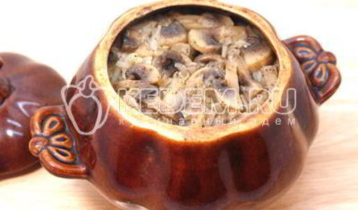 рис с грибами в горшочке