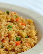 Рис с морковкой и луком на сковороде