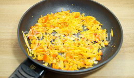 рис с овощами на сковороде