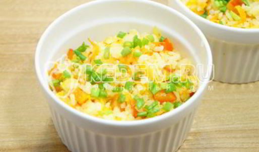 рис с овощами на сковороде