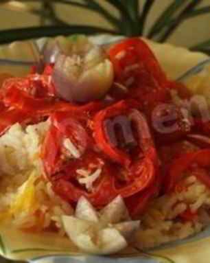 Рис с помидорами под шубой