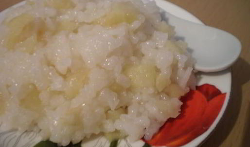 рис с яблоками шарлотка