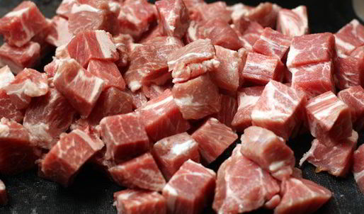 рис со свининой, овощами и омлетом