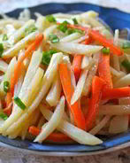 Жареная картошка с луком и морковкой