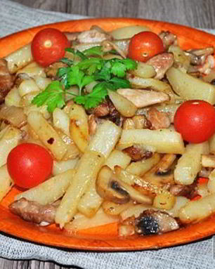 Жареный картофель с мясом и грибами