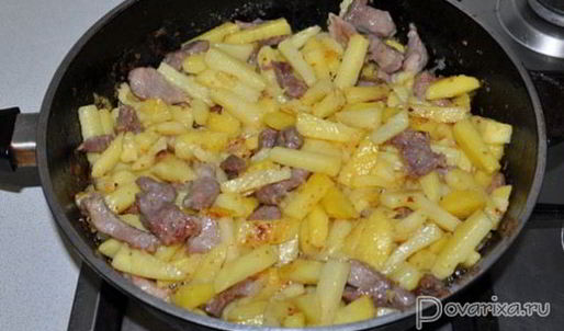 жареный картофель с мясом