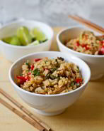 Жареный рис с овощами