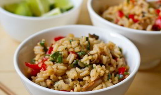 жареный рис с овощами