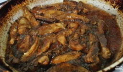 жареный рис со свининой и овощами