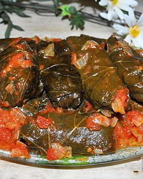 Долма в томатном соусе