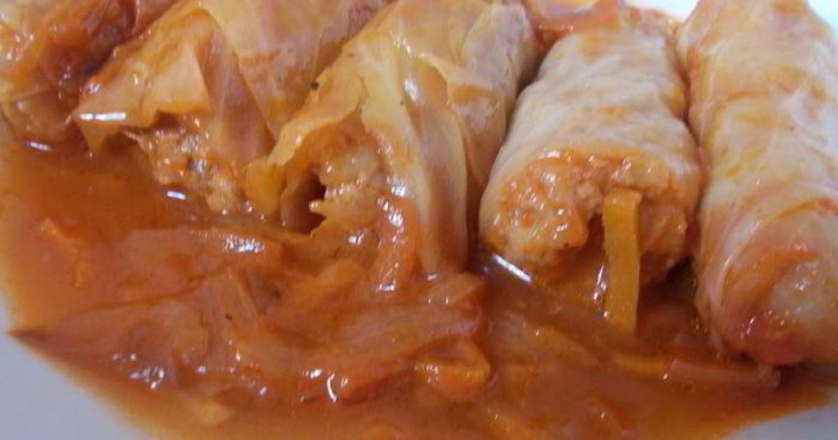 Голубцы с тушеной капустой. Голубцы на сковороде с подливкой. Голубцы с тушеной капустой. Голубцы овощные. Голубцы с тушеной капустой.