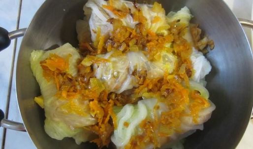 голубцы из пекинской капусты в кастрюле