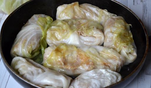 голубцы с фаршем и рисом в кастрюле