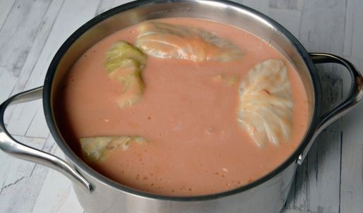 голубцы с фаршем и рисом в кастрюле