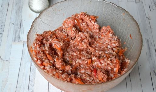 голубцы с фаршем и рисом в кастрюле