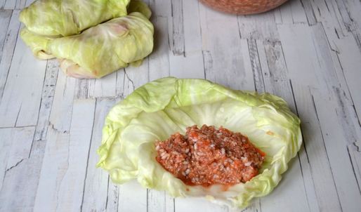 голубцы с фаршем и рисом в кастрюле