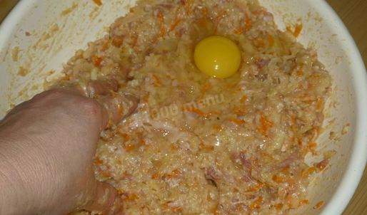 ленивые голубцы с рисом капустой и фаршем в кастрюле