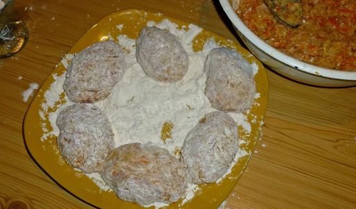 ленивые голубцы с рисом капустой и фаршем в кастрюле