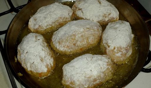 ленивые голубцы с рисом капустой и фаршем в кастрюле