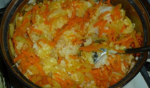 ленивые голубцы с рисом капустой и фаршем в кастрюле