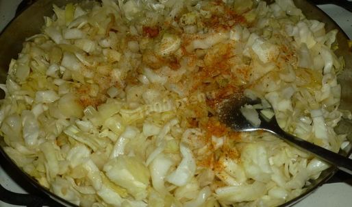 ленивые голубцы с рисом капустой и фаршем в кастрюле