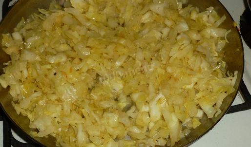 ленивые голубцы с рисом капустой и фаршем в кастрюле