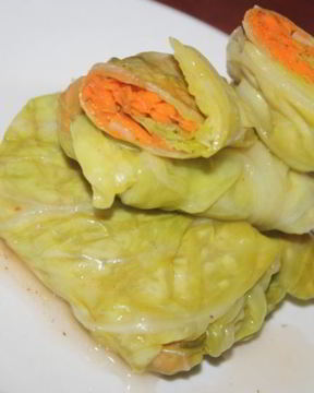 Постные закусочные голубцы с острой морковной начинкой