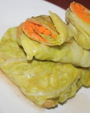 Постные закусочные голубцы с острой морковной начинкой