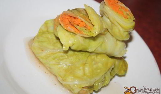 постные закусочные голубцы с острой морковной начинкой