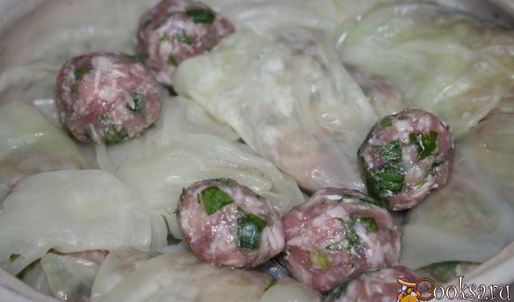 запеченные с помидорами и топленым сливочным маслом голубцы