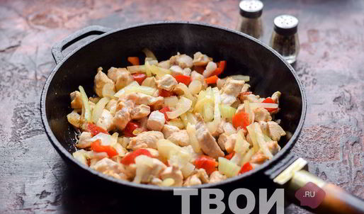 гречневая лапша с курицей и овощами