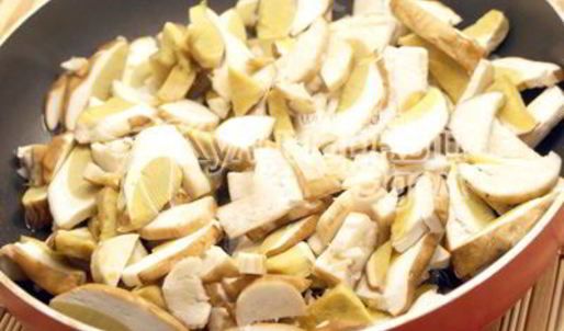 белые грибы в сметанном соусе