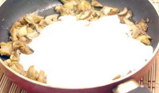 белые грибы в сметанном соусе