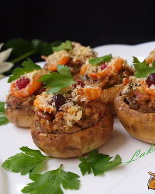 Фаршированные шампиньоны с пикантной начинкой