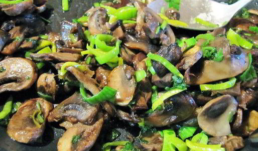 грибочки жареные с имбирем и кунжутом