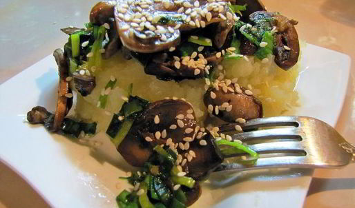 грибочки жареные с имбирем и кунжутом