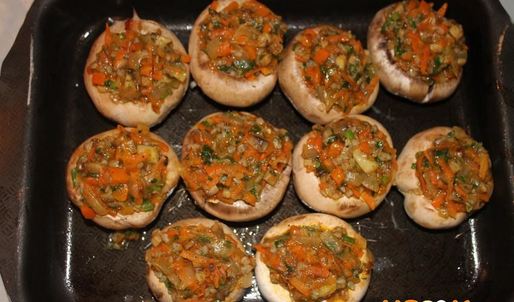 грибы, фаршированные гречкой