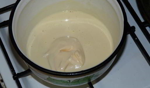 грибы в сливочно-сырной подливке