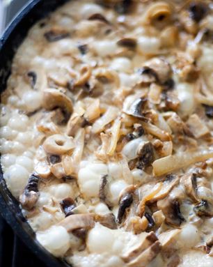 Грибы в сметане