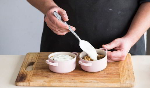 грибы, запеченные в кокотнице