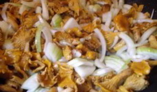 лисички, жареные с картошкой