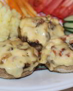 Шампиньоны, фаршированные курицей и овощами