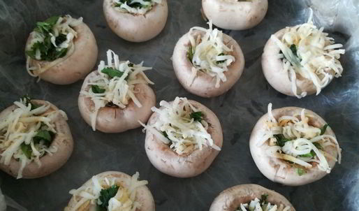 шампиньоны, фаршированные моцареллой