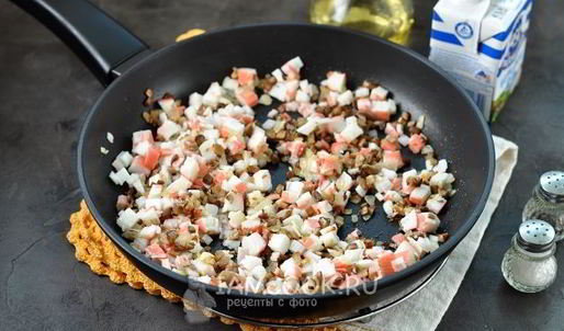 шампиньоны, фаршированные снежным крабом