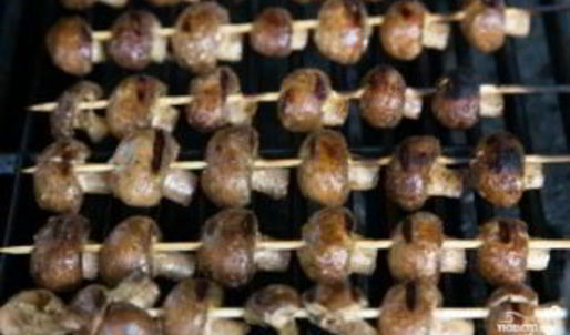 шампиньоны на шпажках