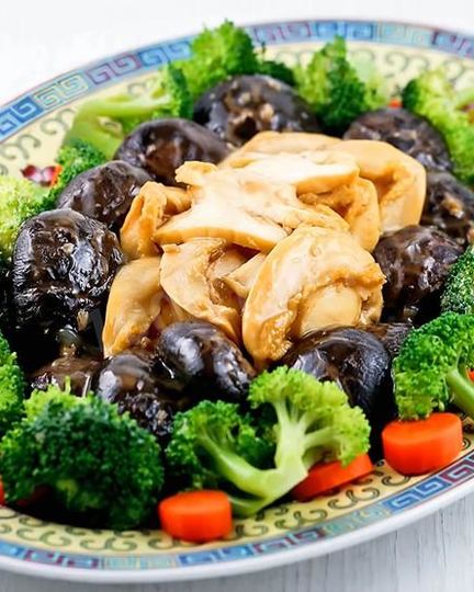 Рецепт тушеных грибов и морские ушки