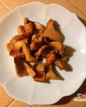 Тушеные лисички